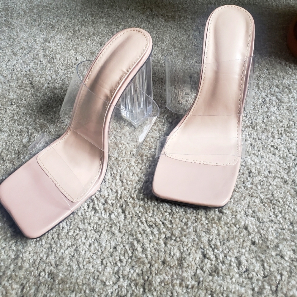 Womens Shoe size 8